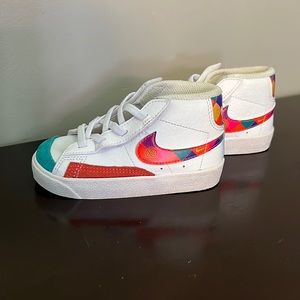 Nike Blazer Mid '77 BT White/Bright Crimson, 7 toddler